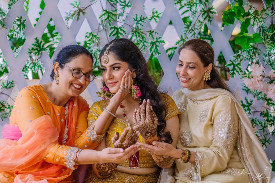 arabic & floral mehendi artists service